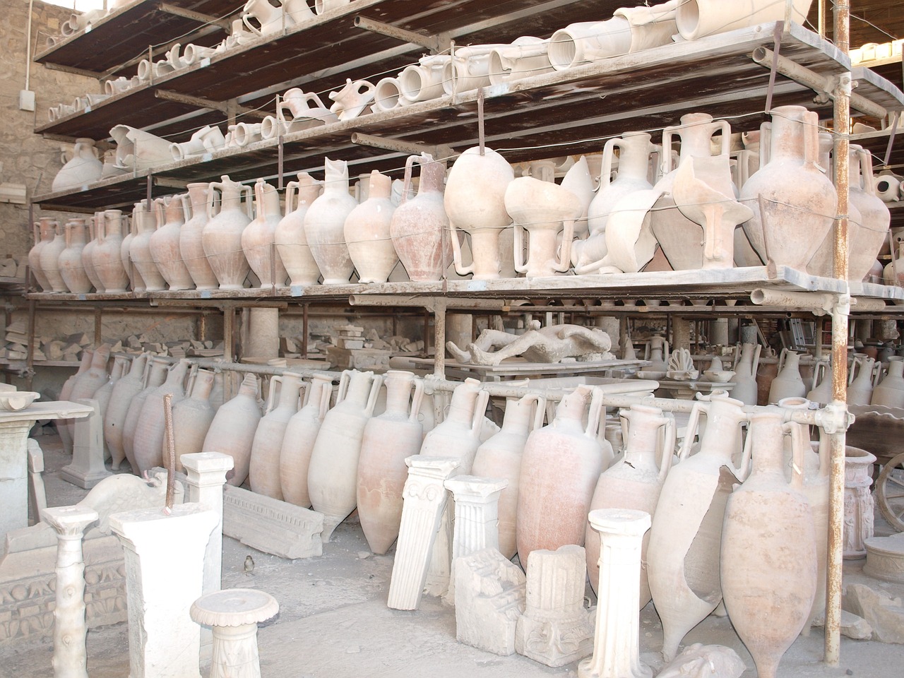 What are the health benefits of pottery making?